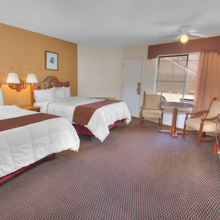 Travelodge Inn & Suites By Wyndham Yucca Valley/Joshua Tree Kültér fotó